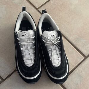 Nike AirMax size 7.5